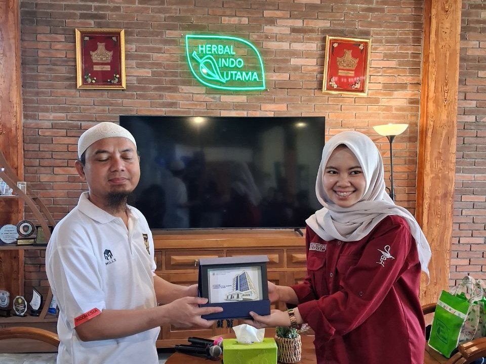 Kuliah PKBOH ke Lapangan, Mahasiswa Farmasi UGM Kunjungi Eduwisata Kebun Herbal